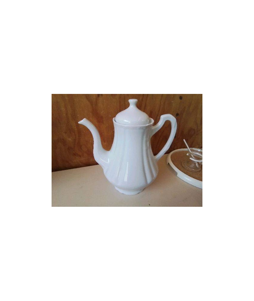 THÉIÈRE EN PORCELAINE 
