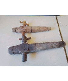 ANCIEN PETIT ROBINET EN BOIS 