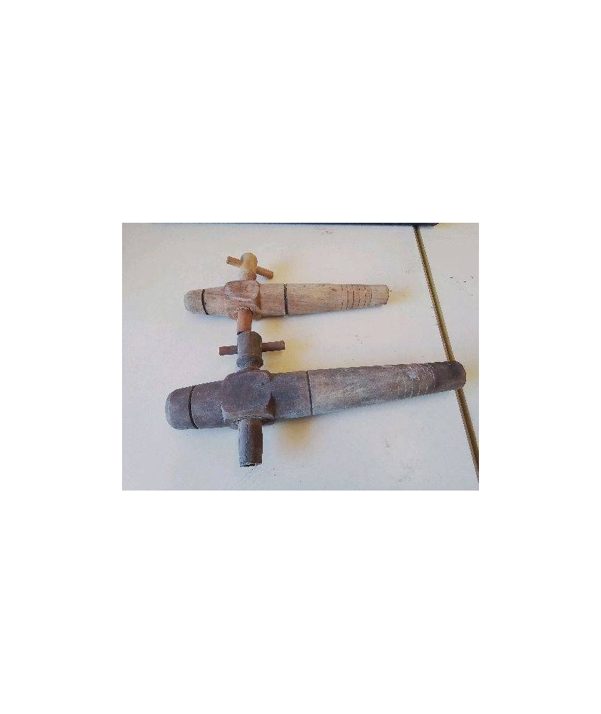 ANCIEN PETIT ROBINET EN BOIS 