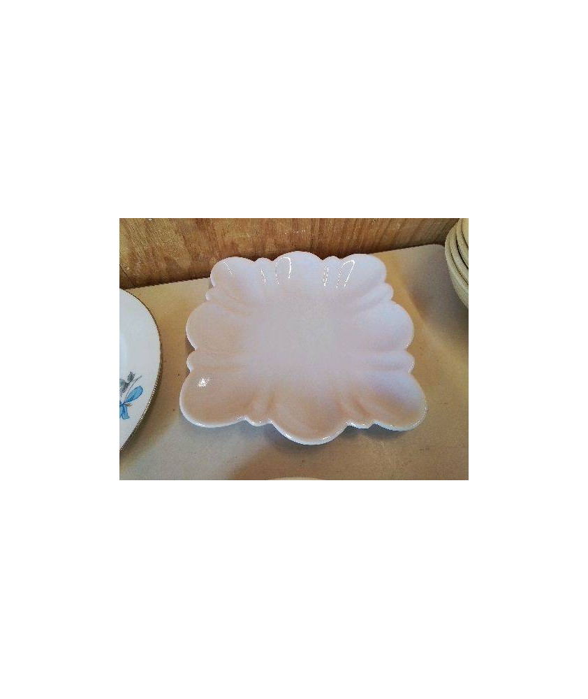 PLAT EN PORCELAINE 