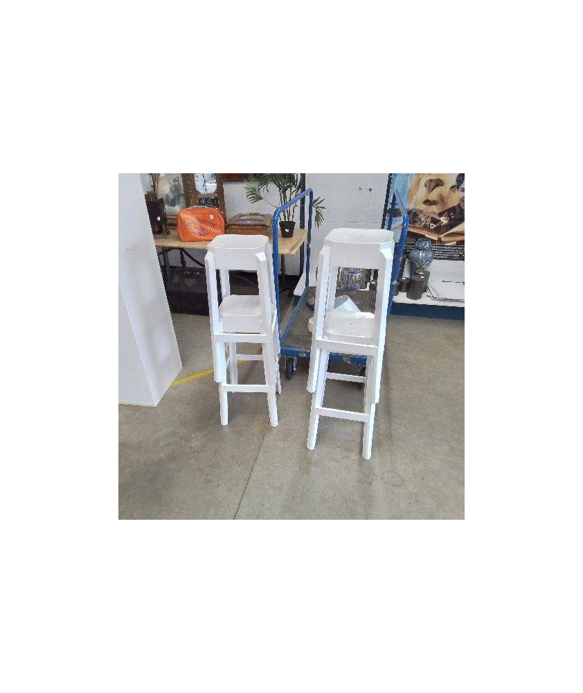 TABOURET EMPILABLE