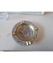 CENDRIER EN LAITON MOTIF FLORAL