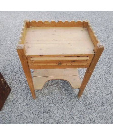 TABLE DE TOILETTE 