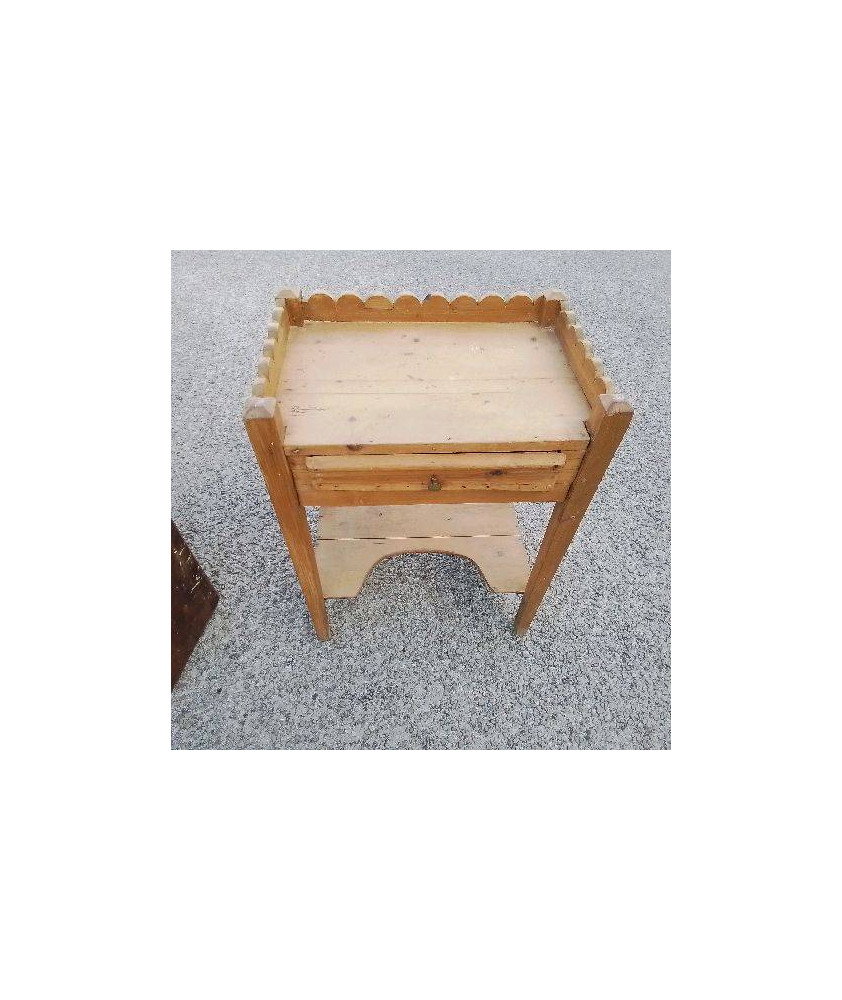 TABLE DE TOILETTE 