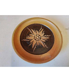 ASSIETTE EN BOIS SCULPTÉ 