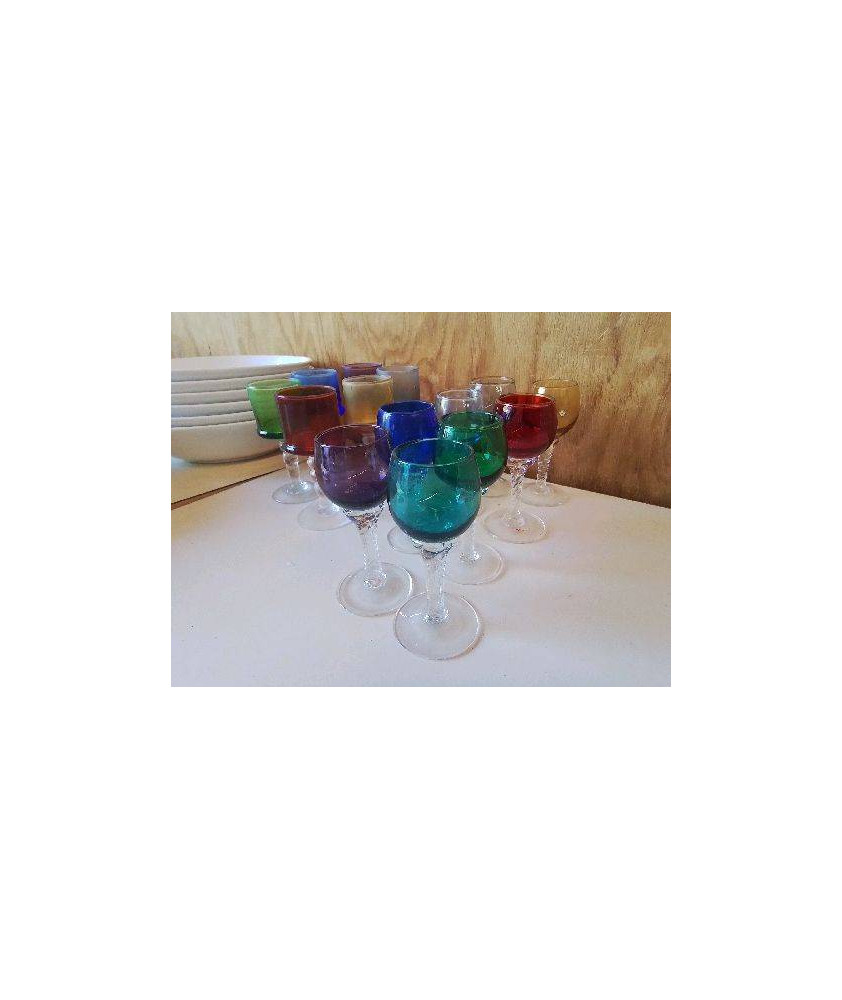 LOT DE 8 VERRES A LIQUEUR COLORÉ 