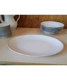 PLAT BLANC EN PORCELAINE BORDURE DORÉ 