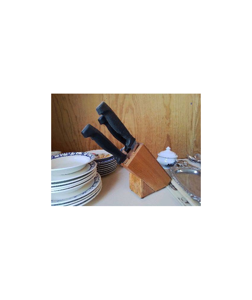 LOT DE 4 COUTEAUX 