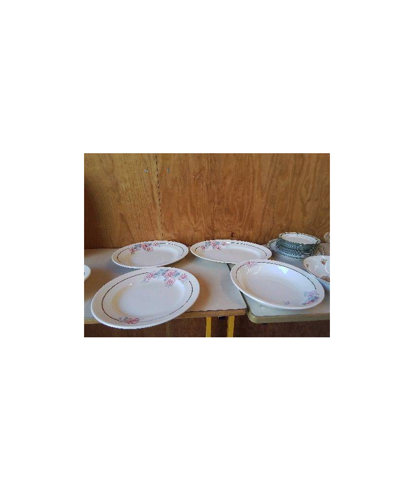 PLAT SERGUEMINES AVEC MOTIF ROSES 