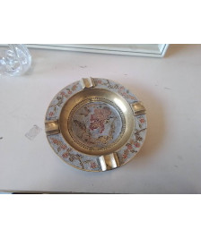 CENDRIER EN LAITON MOTIF FLORAL