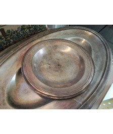 ASSIETTE EN METAL ARGENTÉ 