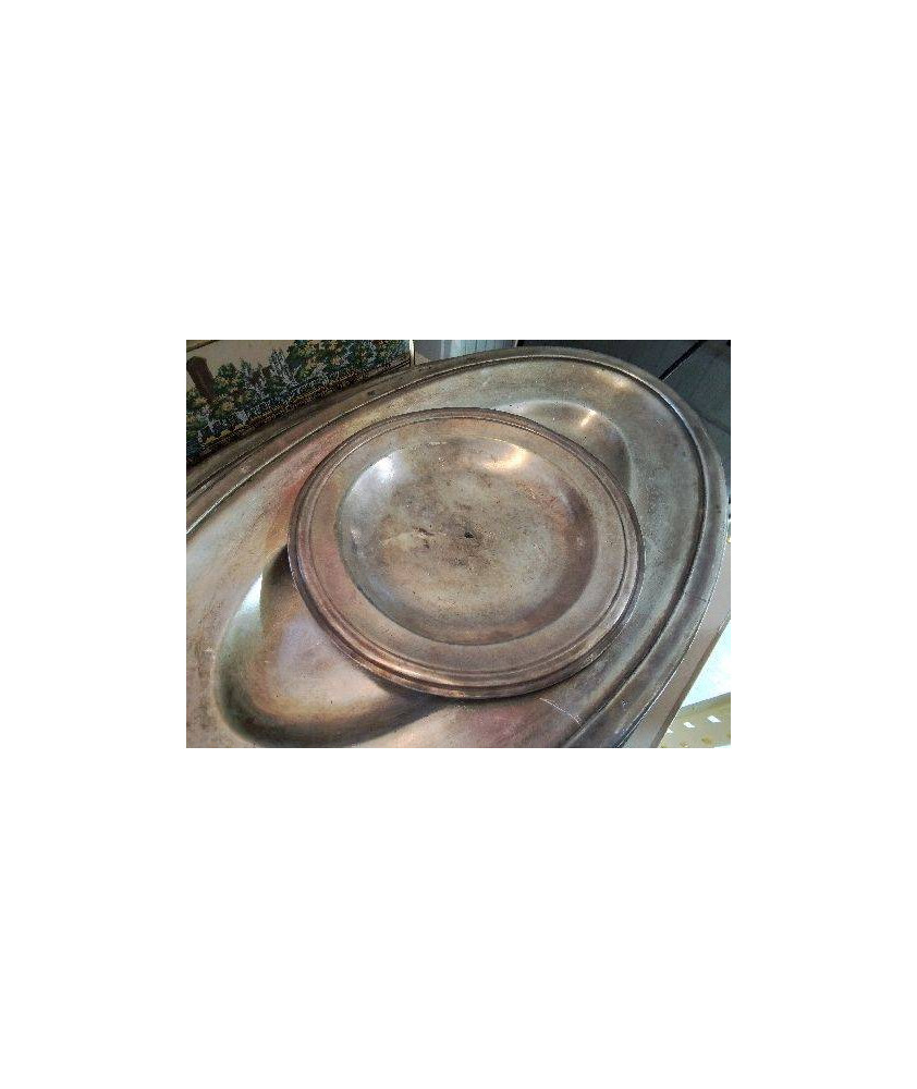 ASSIETTE EN METAL ARGENTÉ 