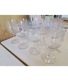 LOT DE 8 VERRES A PIEDS EN CRISTAL 