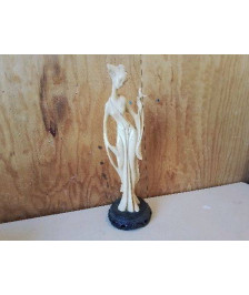 STATUETTE EN RESINE STYLE ASIATIQUE 
