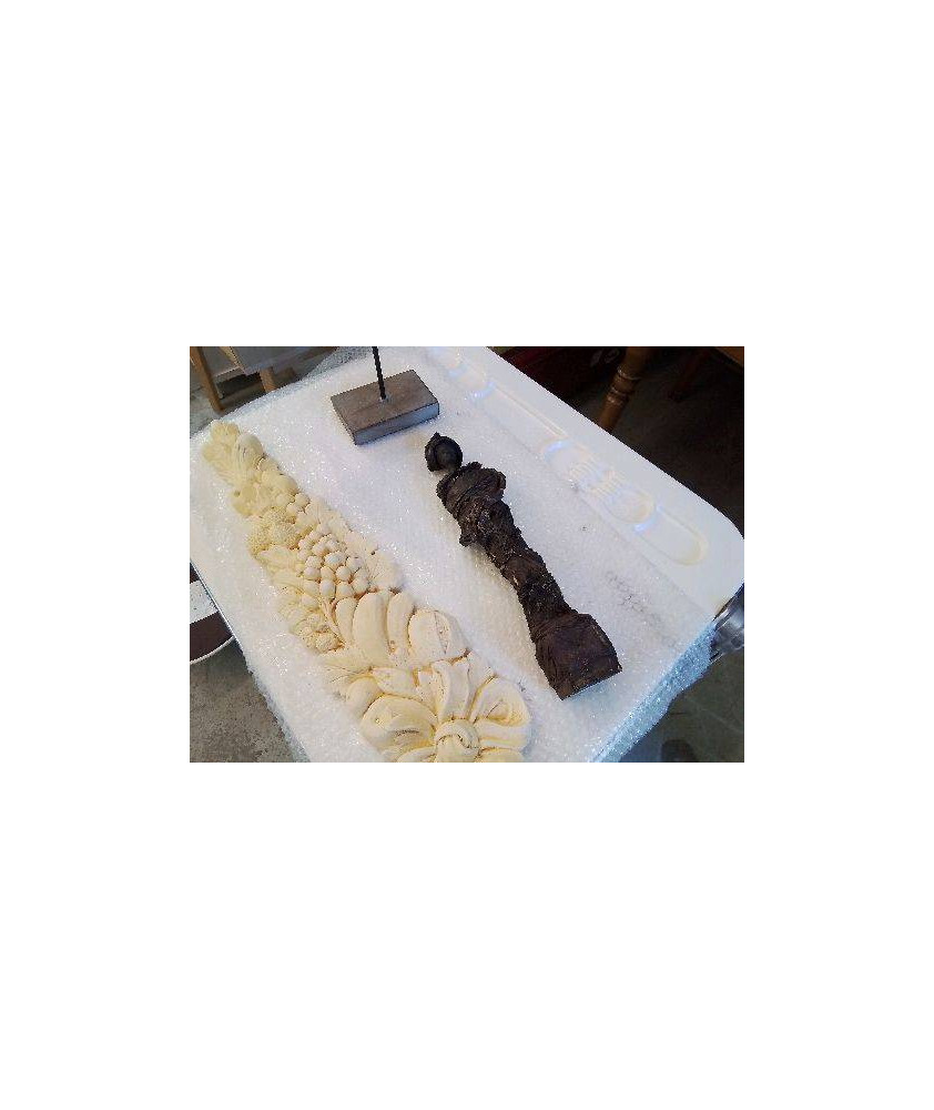 STATUETTE DE FEMME AFRICAINE
