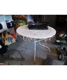 TABLE DE JARDIN EN ACIER
