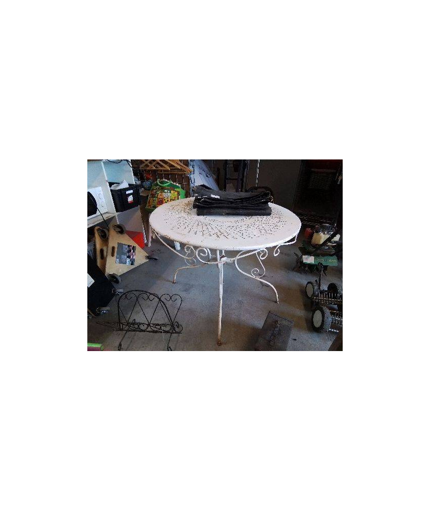 TABLE DE JARDIN EN ACIER