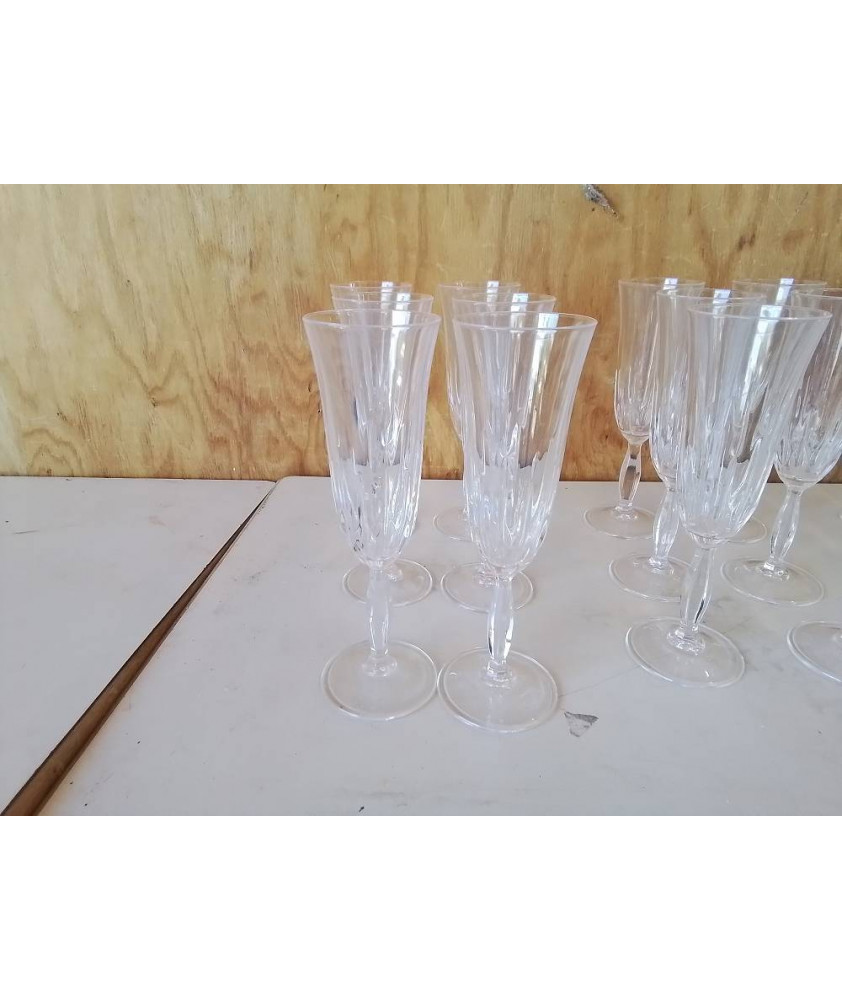 LOT DE 6 FLUTES A CHAMPAGNE ROYAL TUDOR 