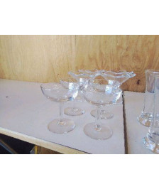 LOT DE 4 COUPES EN VERRE