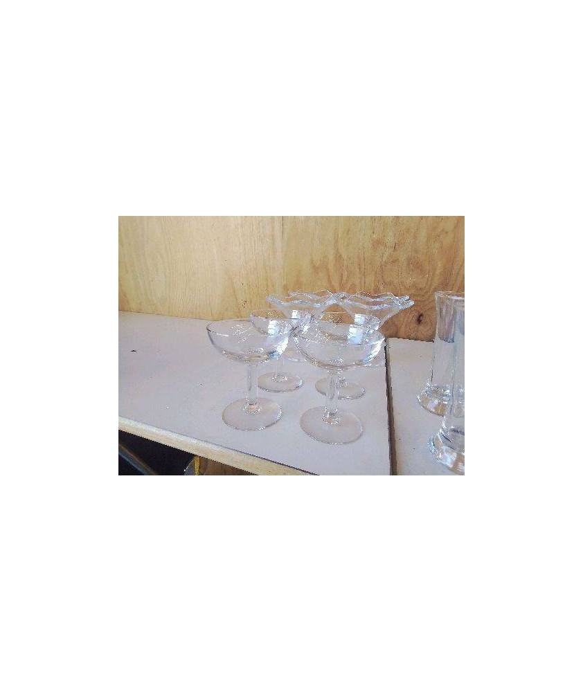 LOT DE 4 COUPES EN VERRE