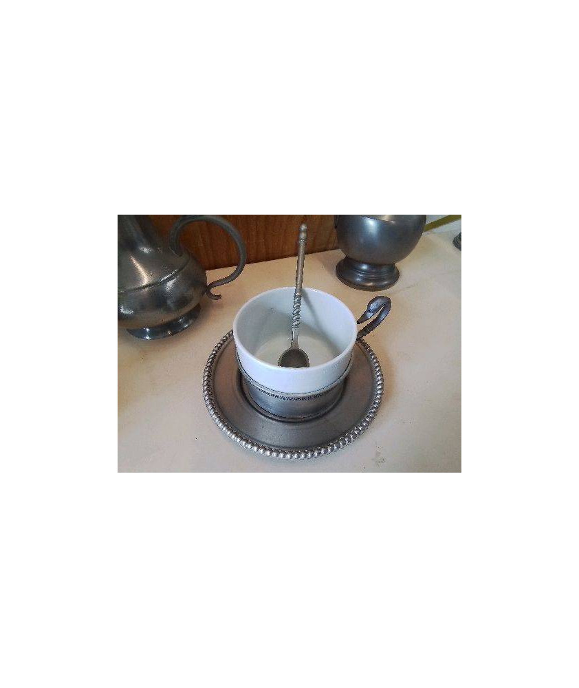 TASSE EN PORCELAINE ET EN ETAIN