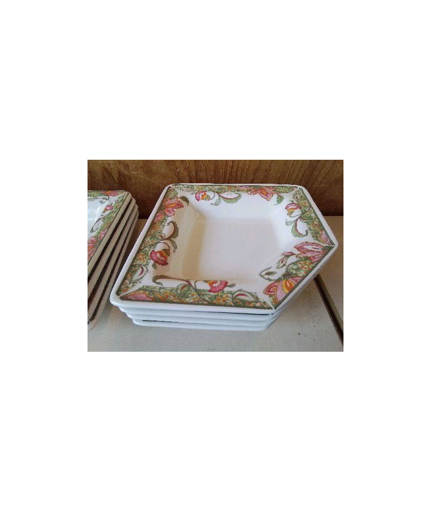 LOT DE 4 ASSIETTES 