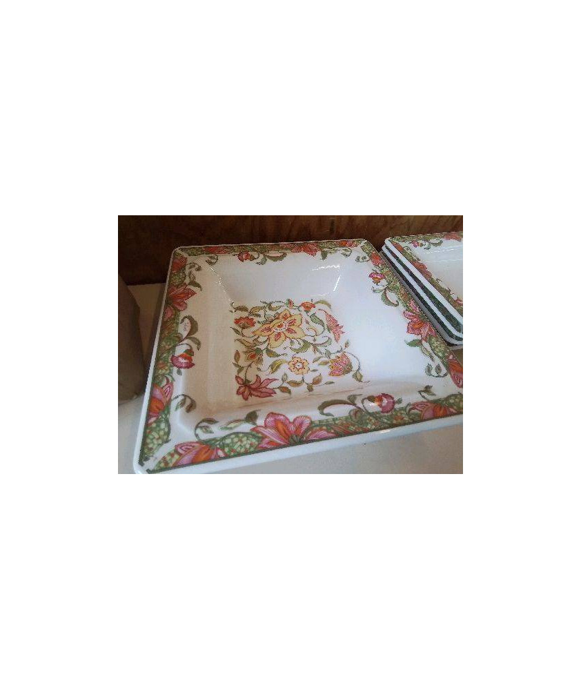 PLAT EN PORCELAINE 