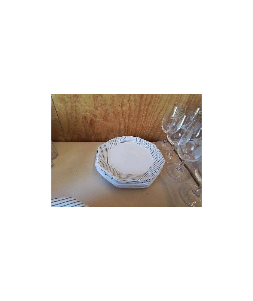 LOT DE 8 ASSIETTES BLANCHE ET NOIRE ARCOPAL 