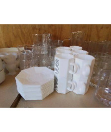 TASSE AVEC SOUCOUPE BLANCHE ET NOIRE ARCOPAL 