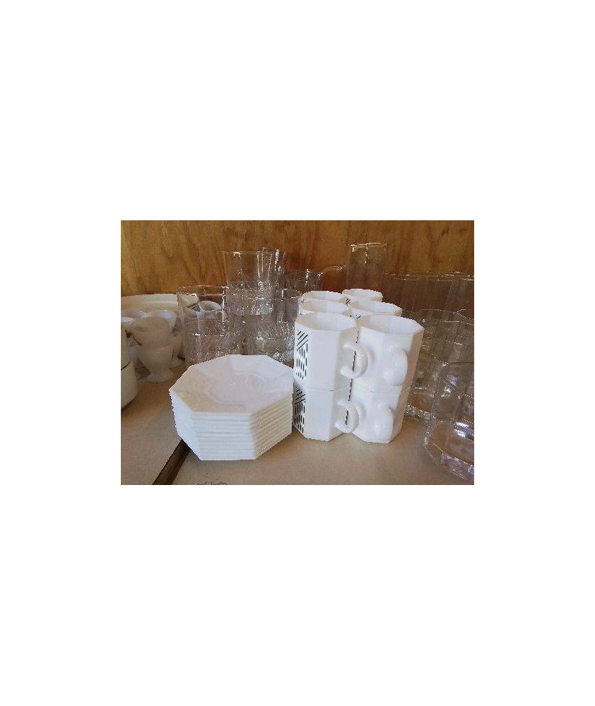 TASSE AVEC SOUCOUPE BLANCHE ET NOIRE ARCOPAL 