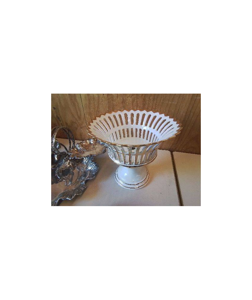 CORBEILLE EN PORCELAINE 