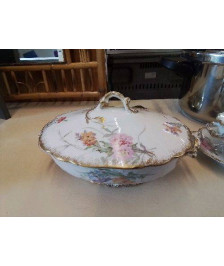 SOUPIÈRE EN PORCELAINE 