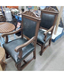 PAIRE DE FAUTEUILS PATTES DE LION