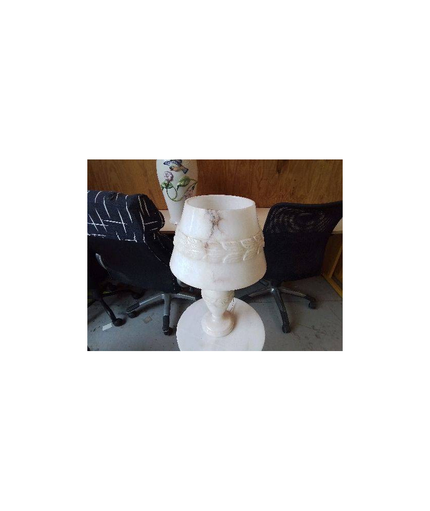 LAMPE BLANCHE EN ALBATRE