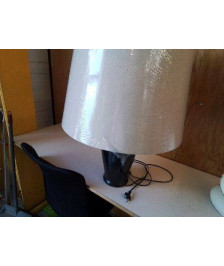 LAMPE NOIR EN GRANITE AVEC ABAJOUR BLANC 
