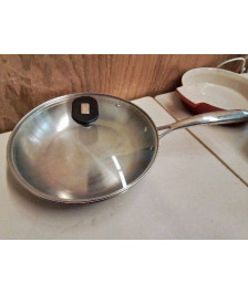POELE AVEC COUVERCLE