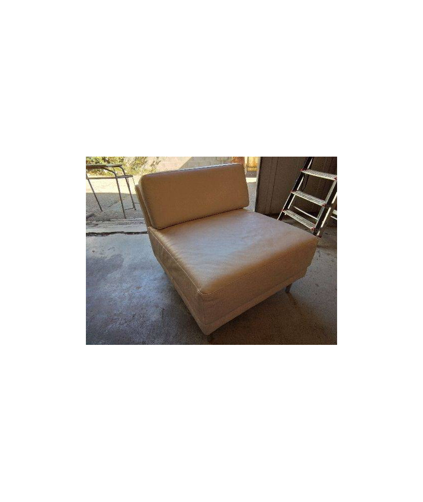 FAUTEUIL EN CUIR BEIGE 