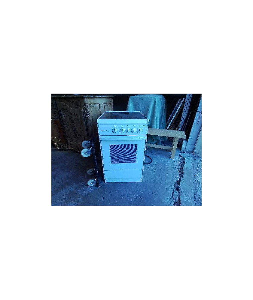 CUISINIÈRE ÉLECTRIQUE ET PLAQUE VITROCERAMIQUE