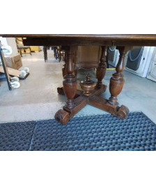 TRES GRANDE TABLE OVALE EN NOYER STYLE 19 EME