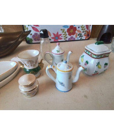 OBJET EN PORCELAINE 