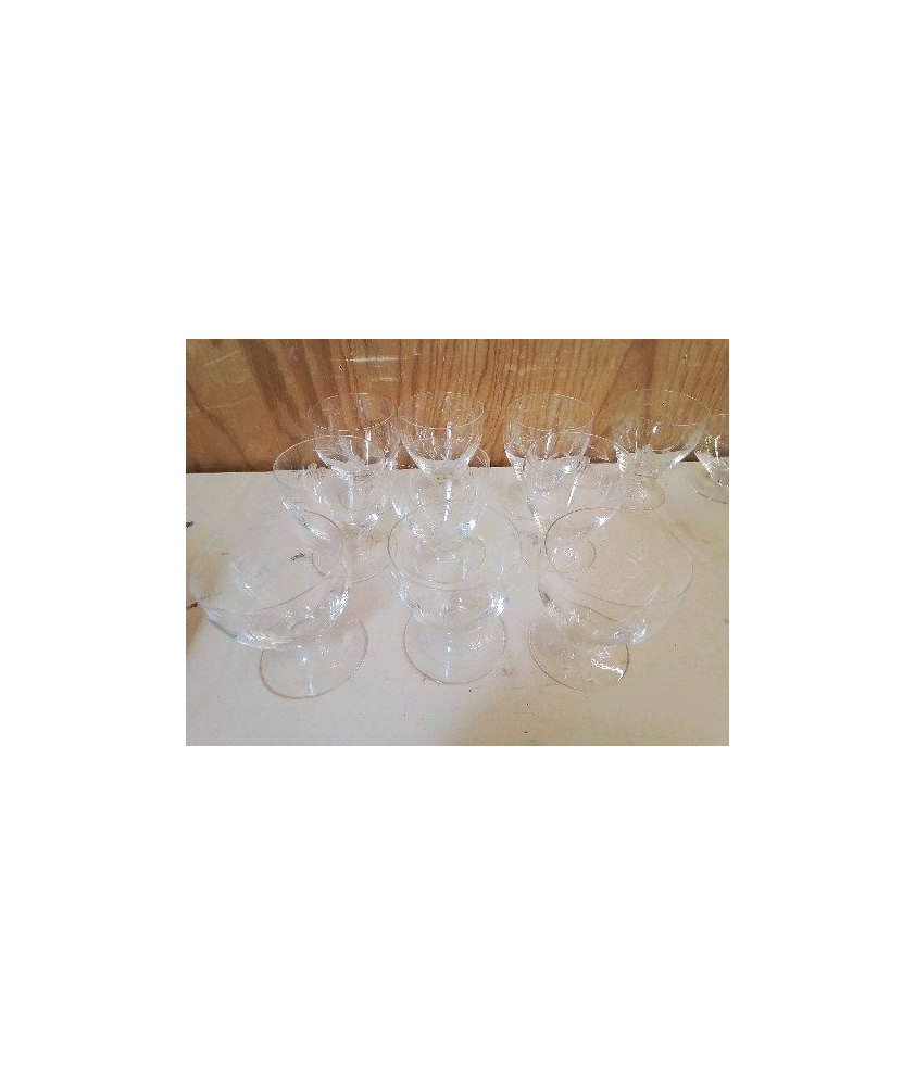 GRAND VERRE EN CRISTAL AVEC MOTIF