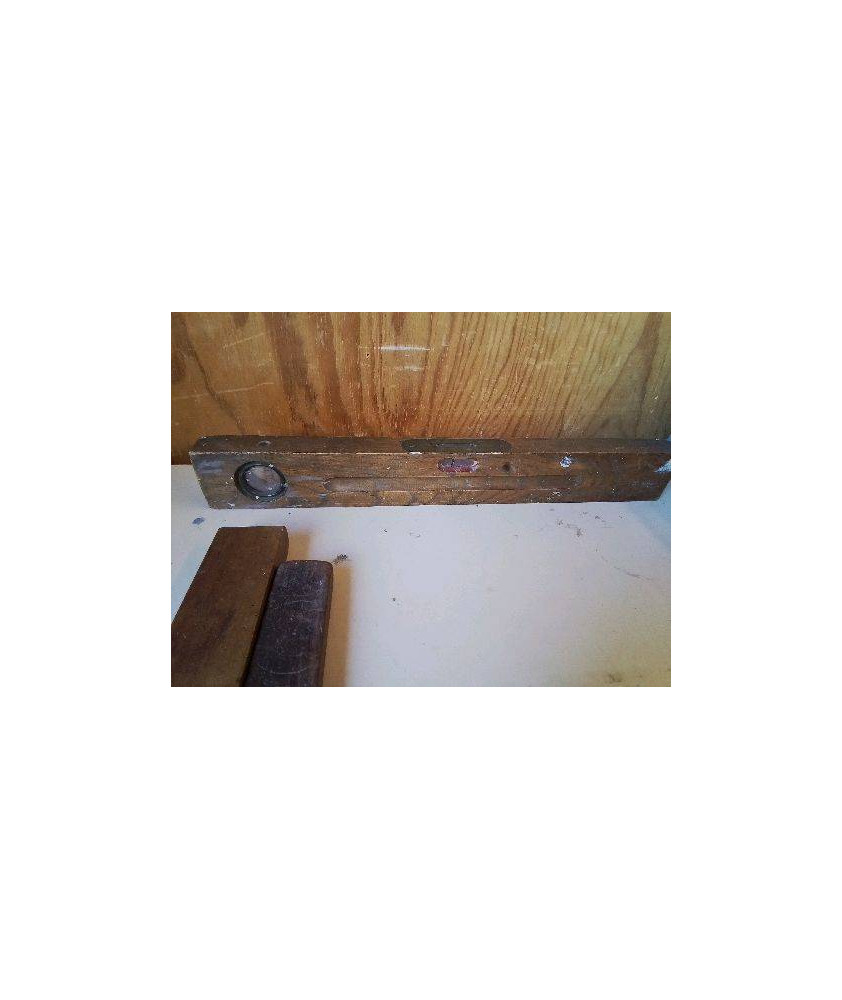 ANCIEN NIVEAU EN BOIS