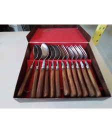 COUVERTS EN BOIS ET INOX