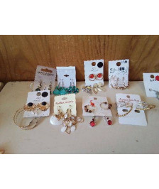 LOT DE BOUCLES D’OREILLES FANTAISIE