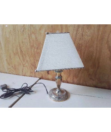 LAMPE EN METAL ARGENTÉ 
