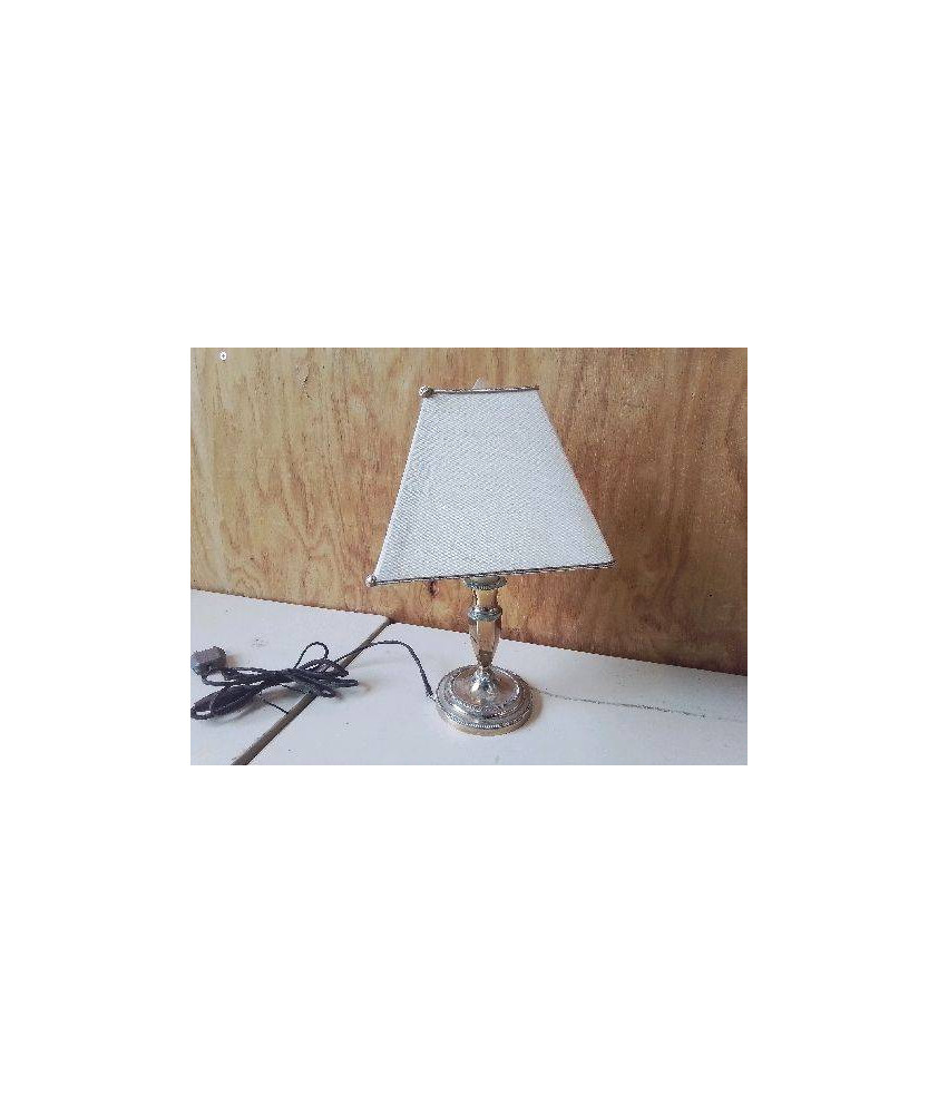 LAMPE EN METAL ARGENTÉ 