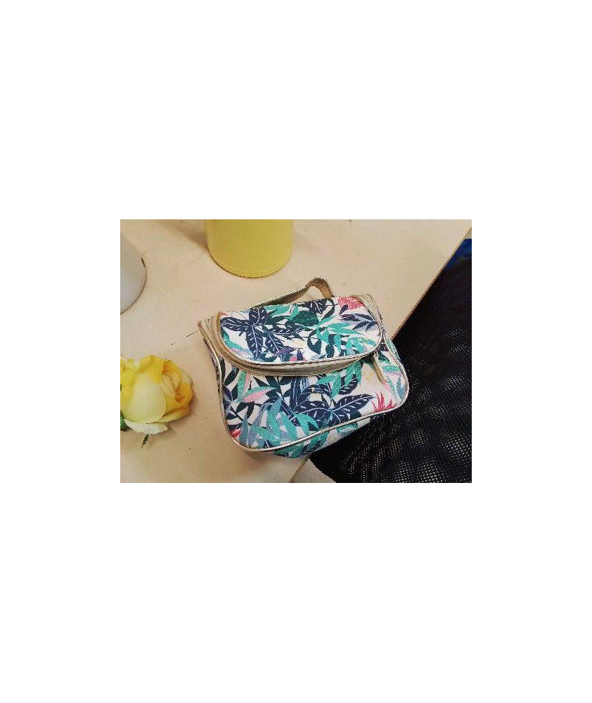 TROUSSE DE TOILETTE 