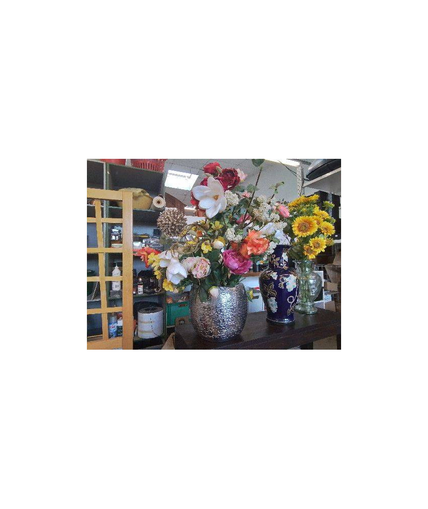 COMPOSITION FLORAL SYNTHÉTIQUE AVEC SON VASE 