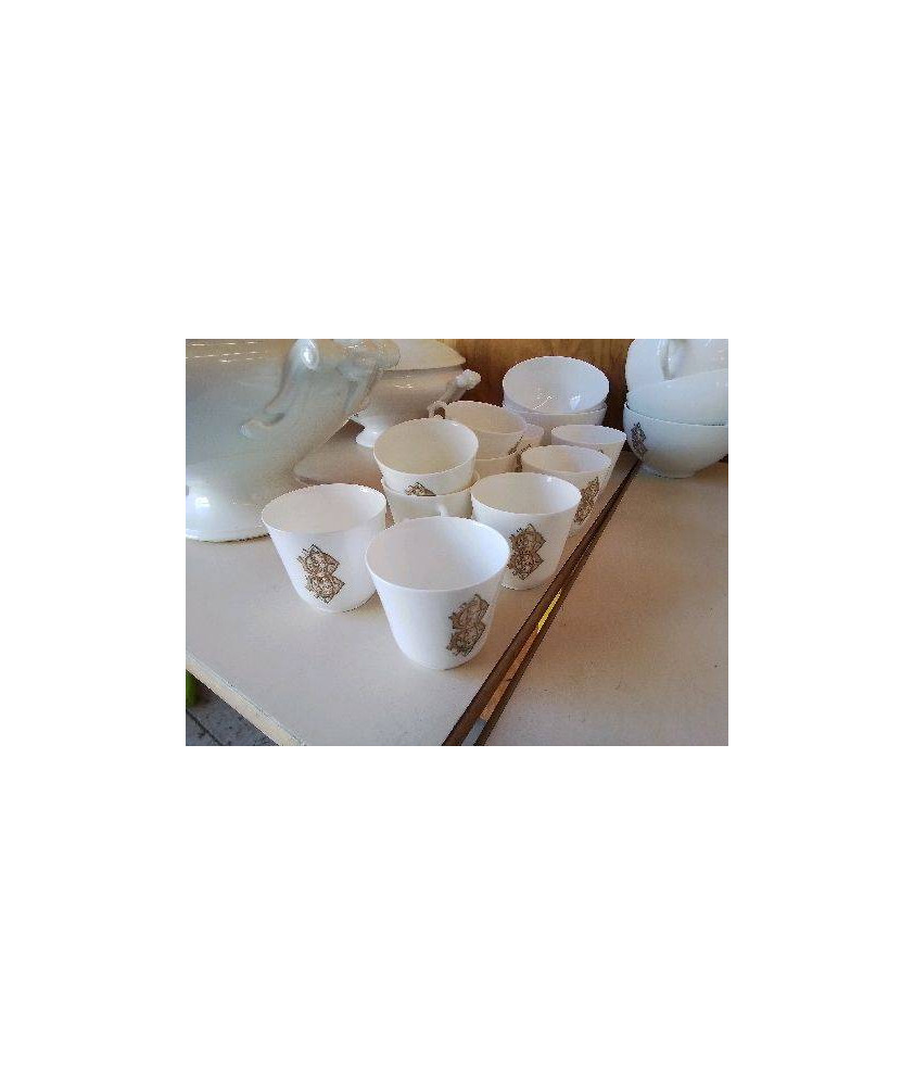 LOT DE 10 TASSES A CAFE EN PORCELAINE 