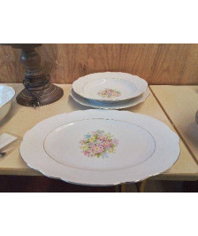 PLAT PORCELAINE BLANCHE MOTIF FLORAL 